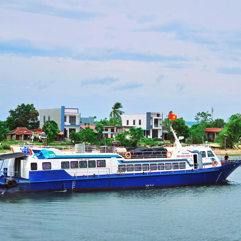 Tàu Đi Cồn Cỏ